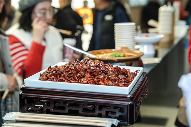 算法解码烟火气：熊喵大师如何用AI擎起中餐未来