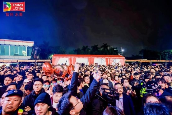智利首艘“车厘子快线”到达中国:广州江秾汇批发市场举行首柜开柜仪式 智利首艘“车厘子快线”到达中国:广州江秾汇批发市场举行首柜开柜仪式