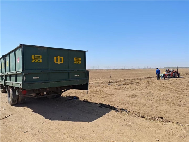 在内蒙古巴彦淖尔，易中易拉开万亩基地春耕序幕