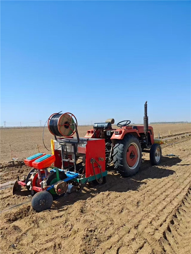在内蒙古巴彦淖尔，易中易拉开万亩基地春耕序幕