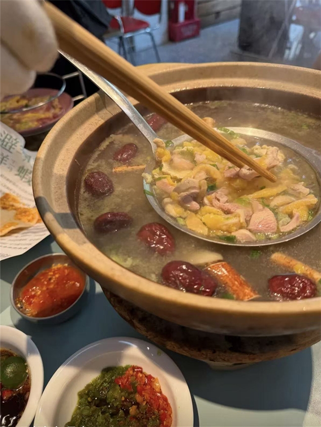 北京宝妈必看！这家必吃榜鸡煲，清淡不刺激还能喝鲜汤