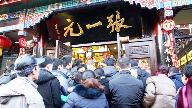 守住老味道,也要走进新时代:方砖厂×张一元联名背后的思考 守住老味道,也要走进新时代:方砖厂×张一元联名背后的思考