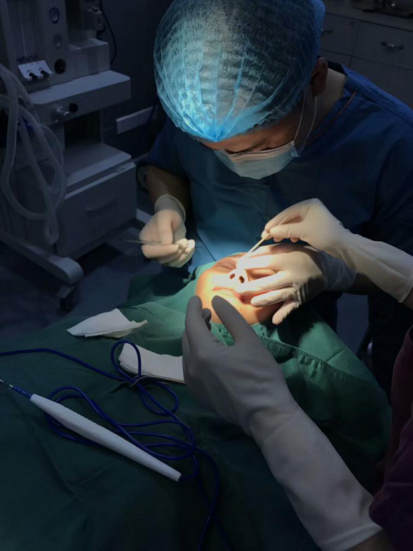 整形医生任志伟---轮廓美学之面部中轴线,打造完美的立体轮廓 整形医生任志伟---轮廓美学之面部中轴线,打造完美的立体轮廓