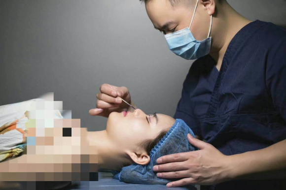 整形医生任志伟---轮廓美学之面部中轴线,打造完美的立体轮廓 整形医生任志伟---轮廓美学之面部中轴线,打造完美的立体轮廓