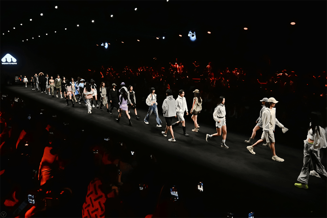 直击美力城X 宋威龙“原力觉醒”秀场,解锁时尚梦幻背后的品牌升级密码 直击美力城X 宋威龙“原力觉醒”秀场,解锁时尚梦幻背后的品牌升级密码