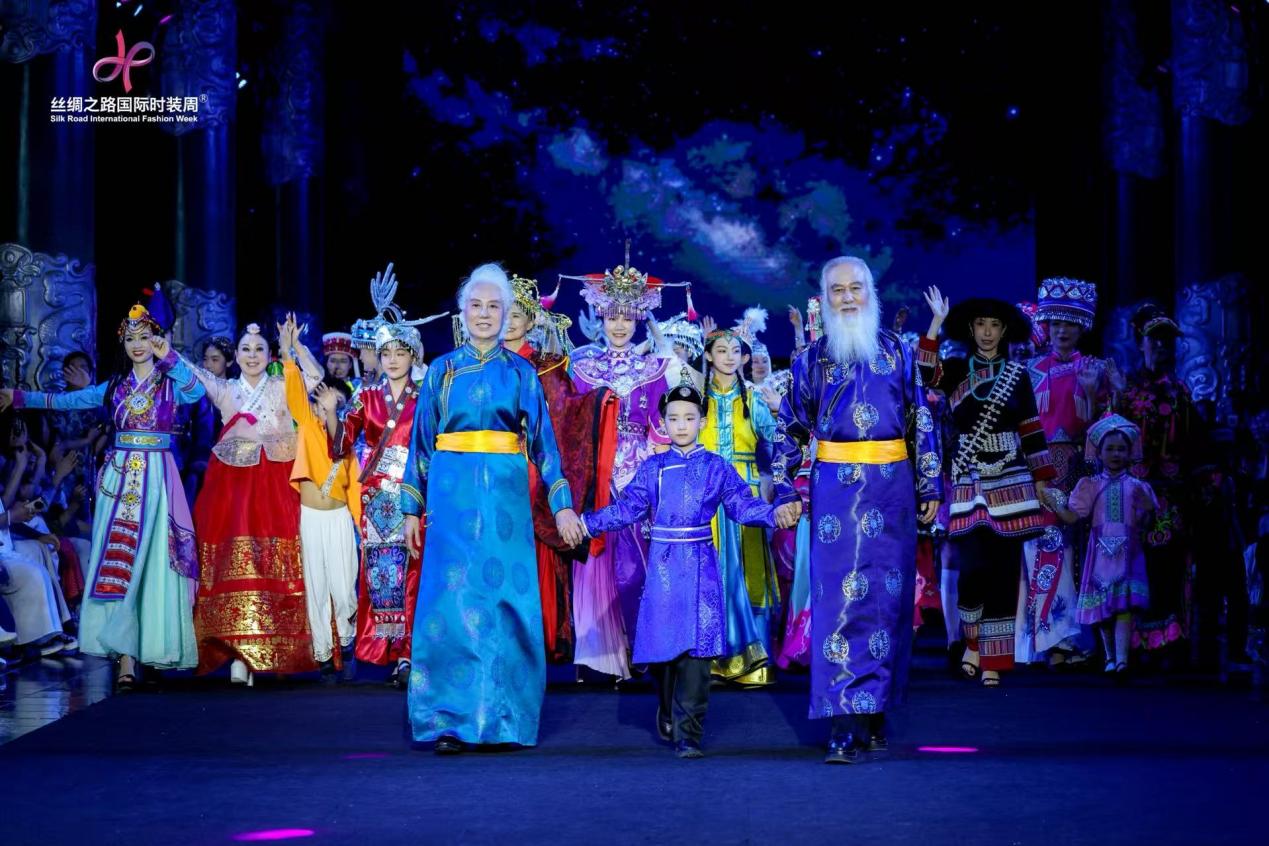 石榴花开绽放暖城 2026 丝绸之路国际时装周非遗时尚盛典鄂尔多斯圆满落幕 石榴花开绽放暖城 2026 丝绸之路国际时装周非遗时尚盛典鄂尔多斯圆满落幕