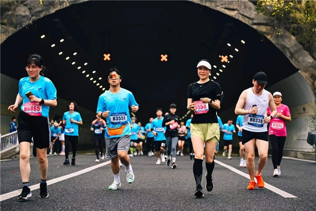 鸣枪出发!跟着2024临平半程马拉松跑进春天 鸣枪出发!跟着2024临平半程马拉松跑进春天