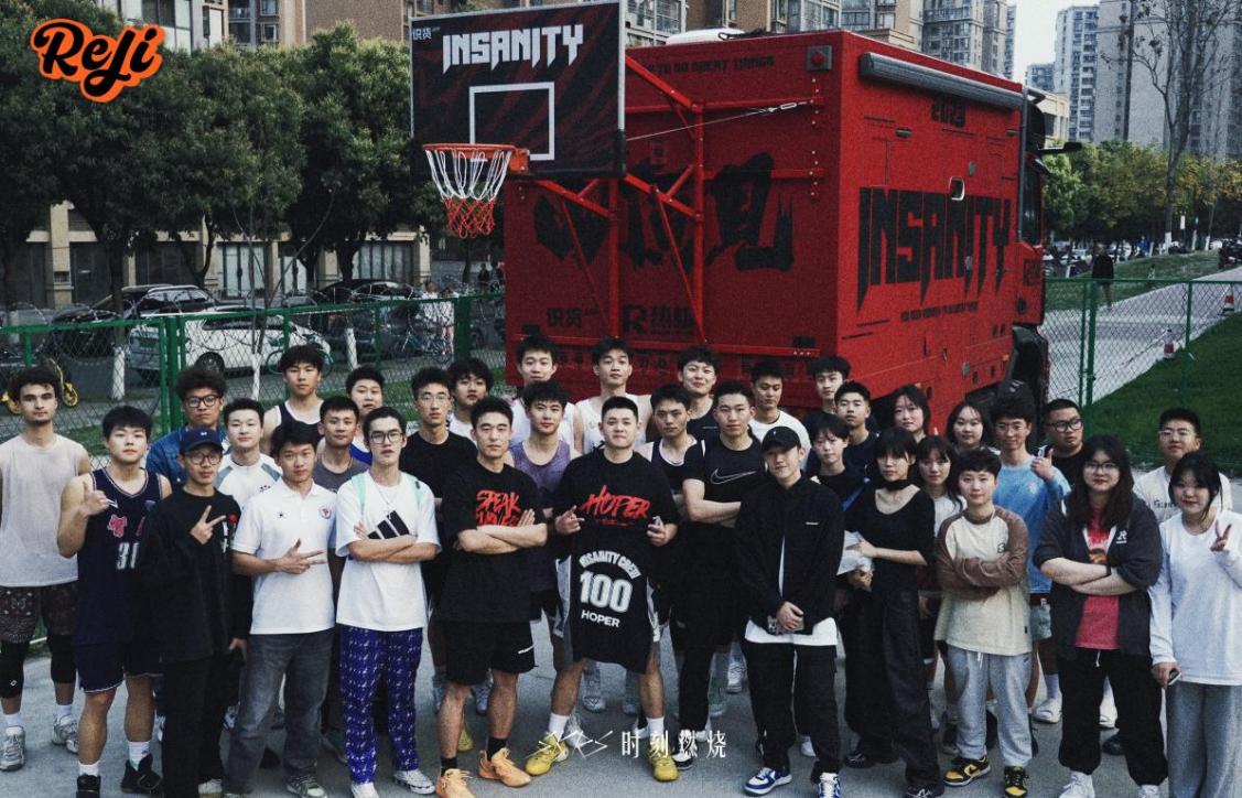 热极丢失的房车再现街头 热极丢失的房车再现街头