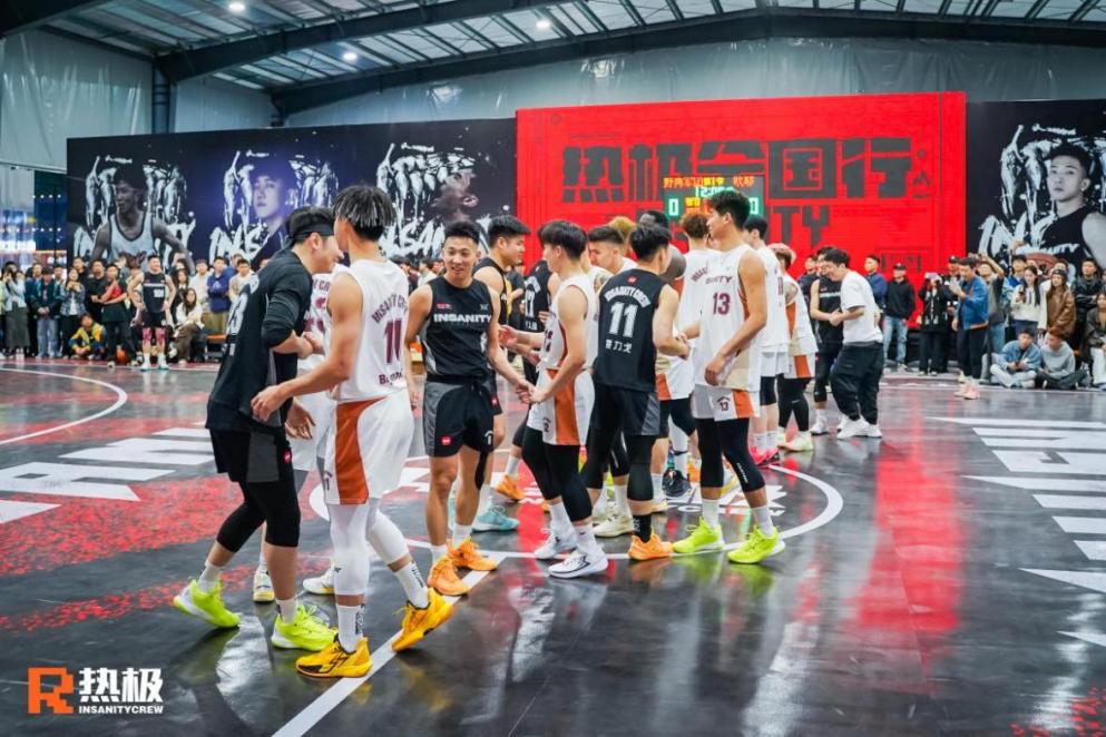 热极丢失的房车再现街头 热极丢失的房车再现街头