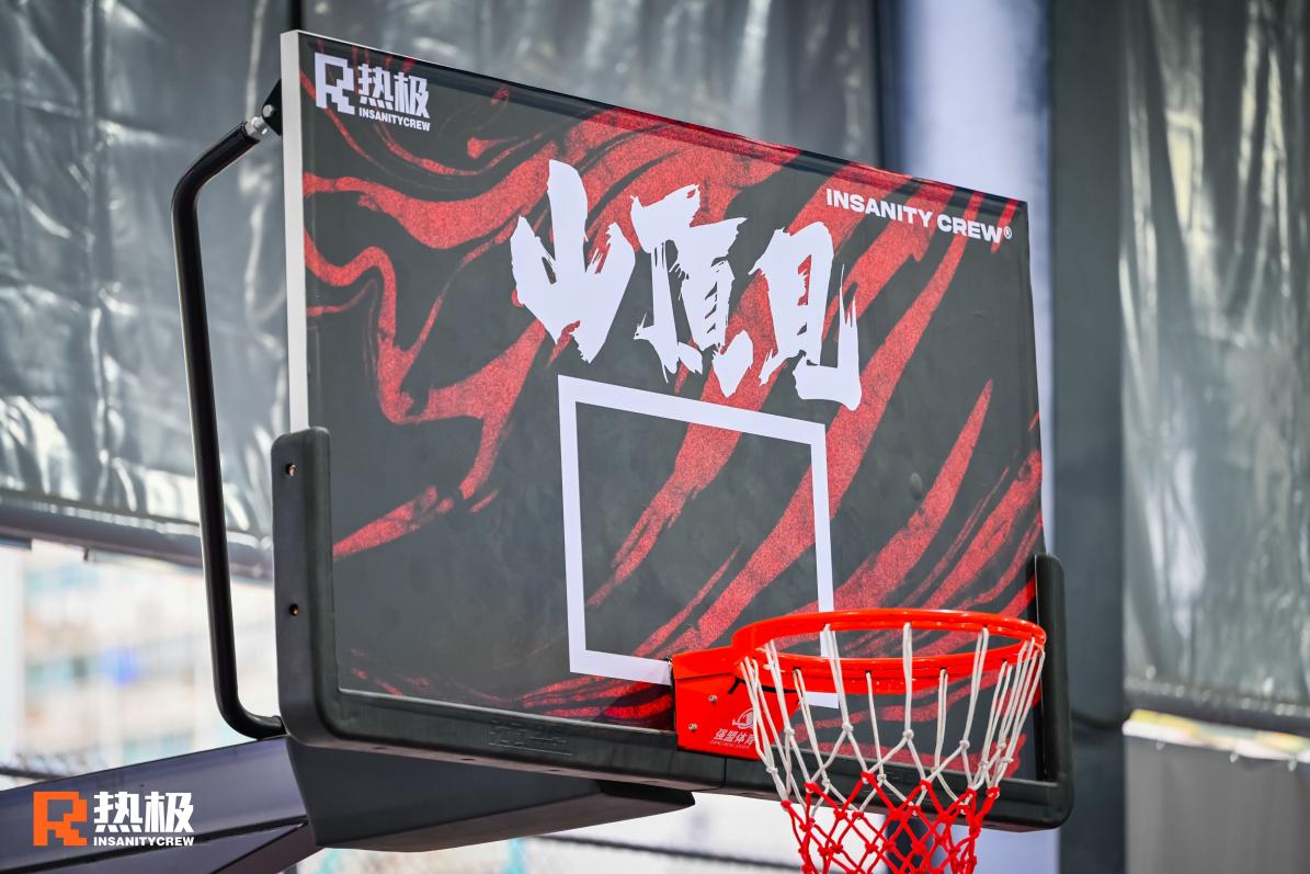 热极丢失的房车再现街头 热极丢失的房车再现街头