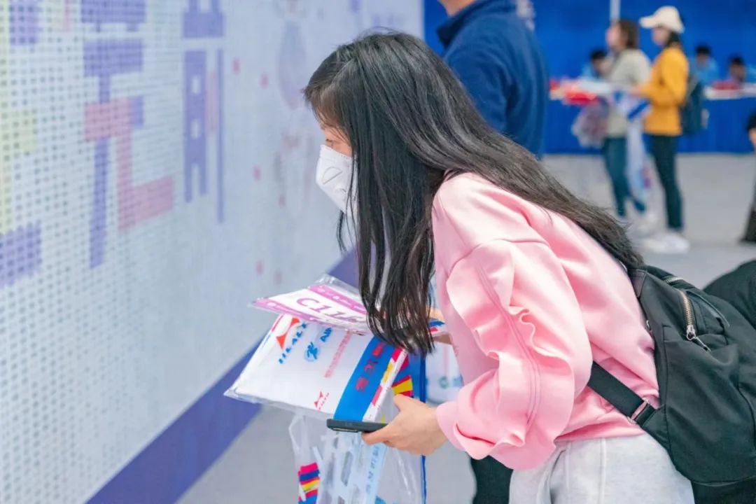 “协鑫集成”2024芜湖马拉松暨“津盛农商行”中国10公里精英赛（芜湖站）开跑