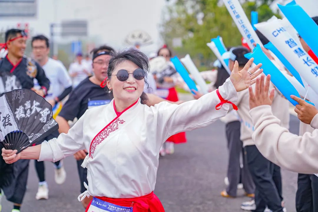 “协鑫集成”2024芜湖马拉松暨“津盛农商行”中国10公里精英赛（芜湖站）开跑