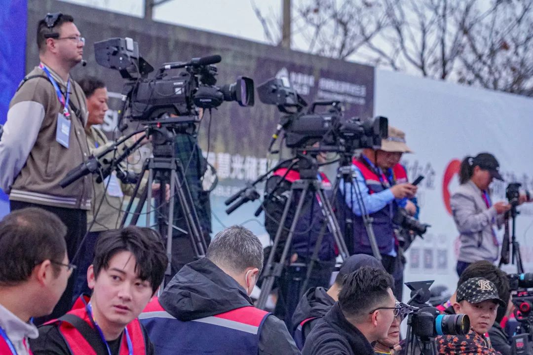 “协鑫集成”2024芜湖马拉松暨“津盛农商行”中国10公里精英赛（芜湖站）开跑