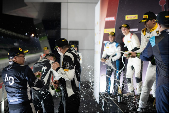 中国车手罗皓文:驰骋在勒芒,展现中国速度 中国车手罗皓文:驰骋在勒芒,展现中国速度