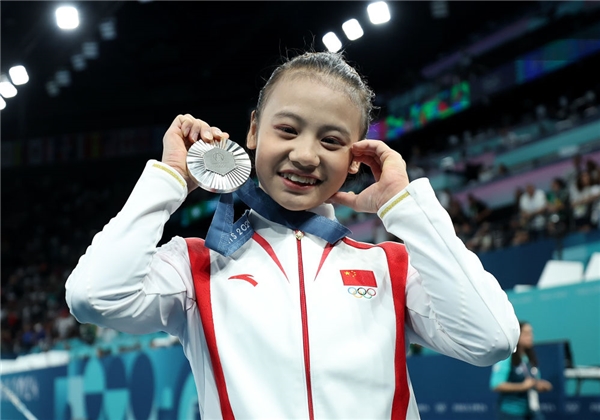 首战奥运赛场,片仔癀品牌挚友邱祺缘女子高低杠摘银! 首战奥运赛场,片仔癀品牌挚友邱祺缘女子高低杠摘银!