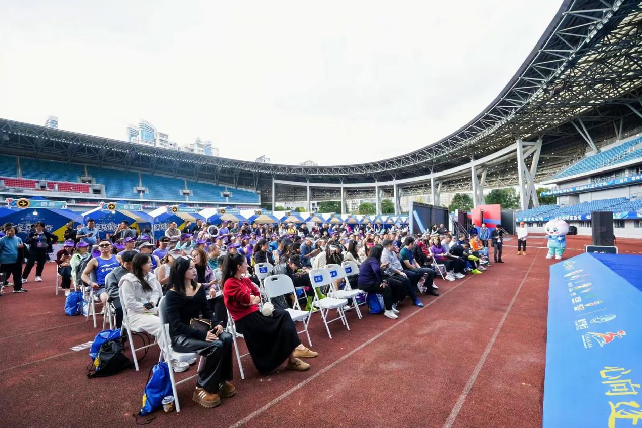 遂宁银行·2025遂宁观音湖马拉松鸣枪开跑! 遂宁银行·2025遂宁观音湖马拉松鸣枪开跑!