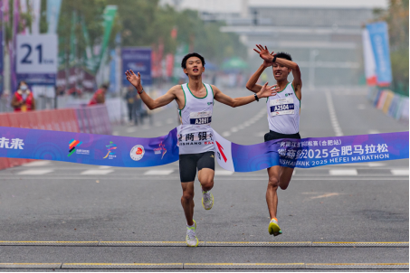 徽商银行2025合肥马拉松燃情开跑!