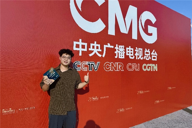 《蓝星最后的种子》斩获长春电影节金鹿AIGC“先锋视听效果荣誉” 《蓝星最后的种子》斩获长春电影节金鹿AIGC“先锋视听效果荣誉”