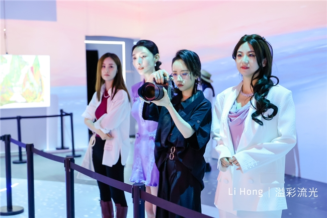李红《溢彩流光》作品展盛大启幕 重构京城沉浸式艺术新范式 李红《溢彩流光》作品展盛大启幕 重构京城沉浸式艺术新范式