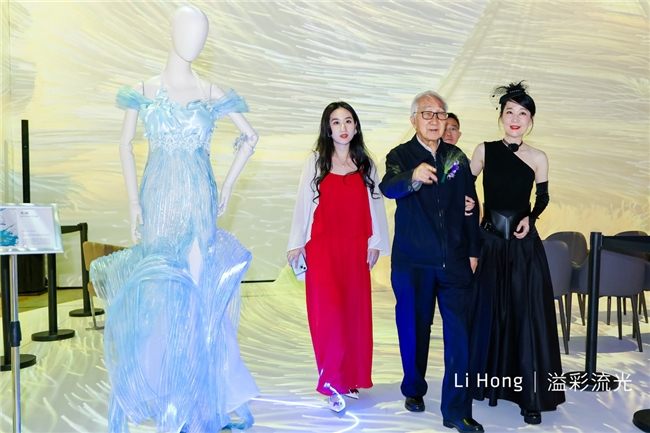 李红《溢彩流光》作品展盛大启幕 重构京城沉浸式艺术新范式 李红《溢彩流光》作品展盛大启幕 重构京城沉浸式艺术新范式