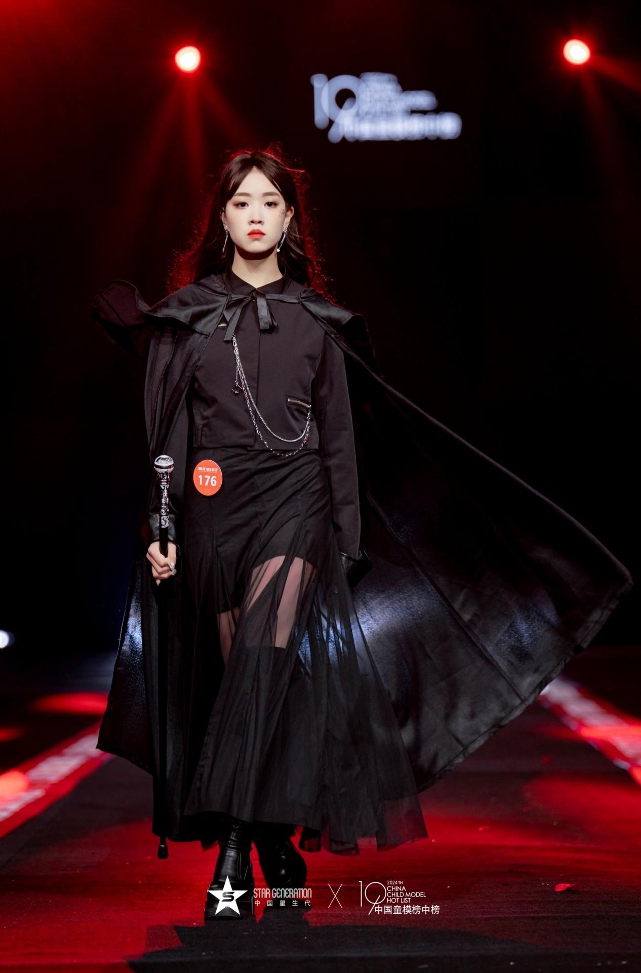 2024中国童模榜中榜时尚盛典全球代言人史蒂雯 2024中国童模榜中榜时尚盛典全球代言人史蒂雯
