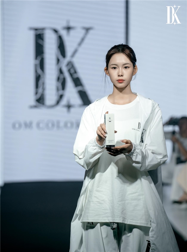 “璀璨DK 代世盛典”DK六周年庆典暨服装品牌发布会圆满成功 “璀璨DK 代世盛典”DK六周年庆典暨服装品牌发布会圆满成功