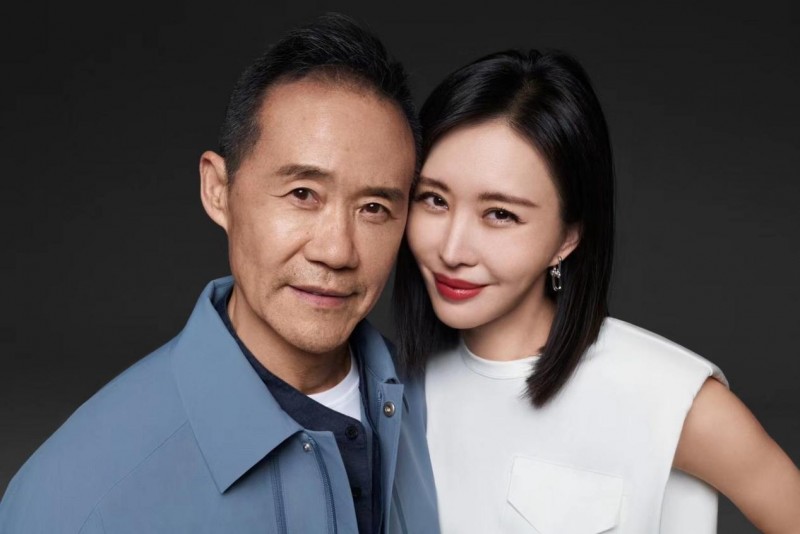 率先尝鲜AI创意!王石田朴珺化身科幻特工,引爆广告界新潮流 率先尝鲜AI创意!王石田朴珺化身科幻特工,引爆广告界新潮流