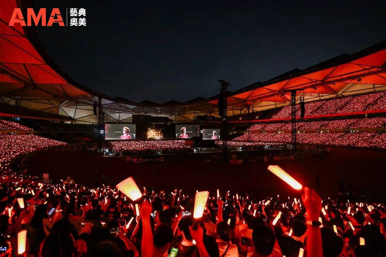 断眉中国三城巡演收官！万人催泪合唱被赞“格莱美平替” 