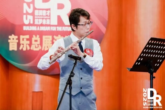 青年长笛演奏家席笛海的独奏曲《沉思》喜获“优秀音才”荣誉