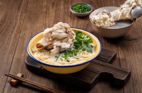 重庆大骨小面开创者！阿赛小面以创新破局餐饮市场