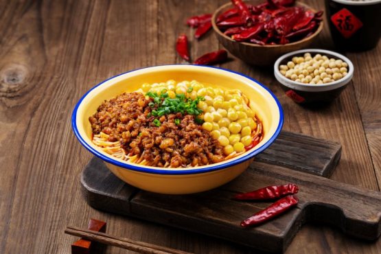 重庆大骨小面开创者！阿赛小面以创新破局餐饮市场